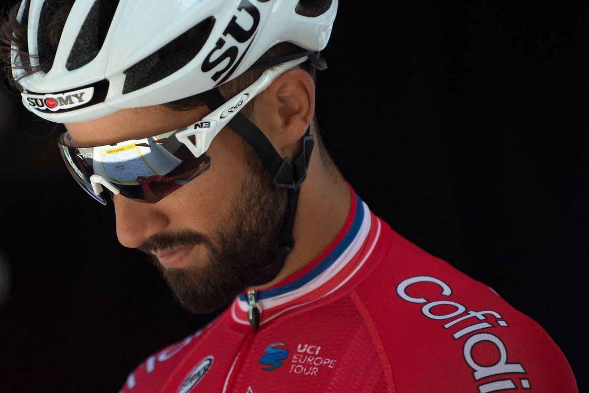 Nacer Bouhanni beleeft ‘nachtmerrie’ na bizar ongeluk met voetganger: 'Ik heb het er heel moeilijk mee'