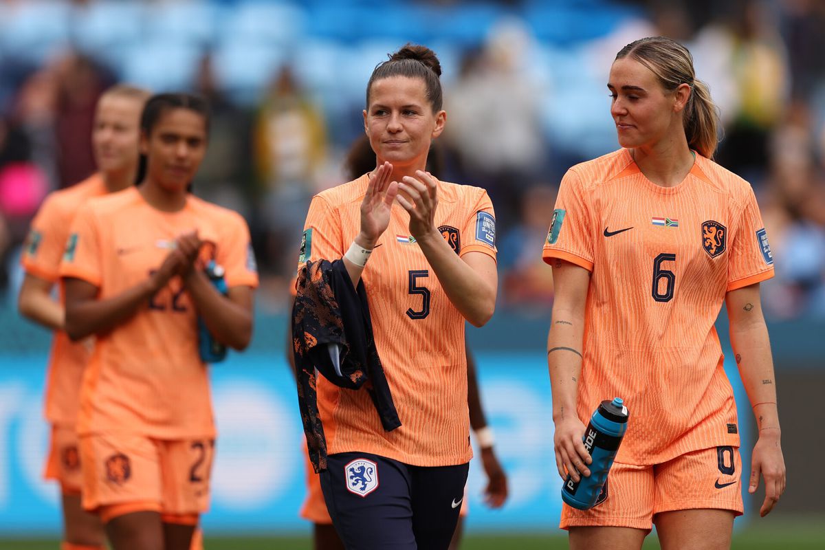 Blessureleed Oranje Leeuwinnen: problemen voor Van Dongen en vervangster Van de Donk