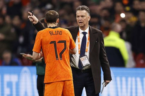 Louis van Gaal baalt van zwakke 1e helft: 'Heeft met vorm en vertrouwen te maken'