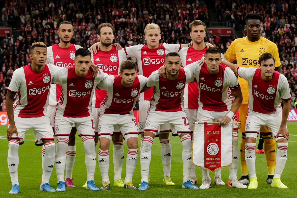 Ajax treedt met 'twijfelgevallen' Mazraoui en Ziyech aan tegen APOEL