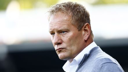 Coach De Jonge op weg naar Cyprus