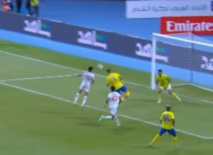 🎥 | Siuuu! Cristiano Ronaldo maakt weer eens belangrijke goal, Al-Nassr naar kwartfinale