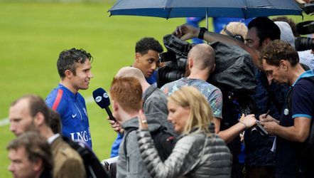 Van Persie begint tegen IJsland wellicht op de bank