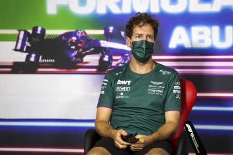 Sebastian Vettel kiest de kant van Max Verstappen in de titelstrijd