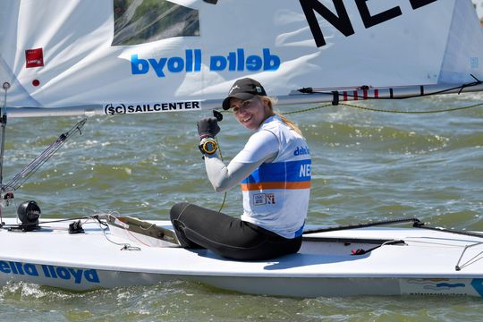 Bouwmeester en Heiner houden vaart en gaan als 2e naar medalrace