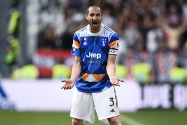 🎥😜 | Giorgio Chiellini heeft z'n pilletjes weer eens niet genomen en doet helemaal loco