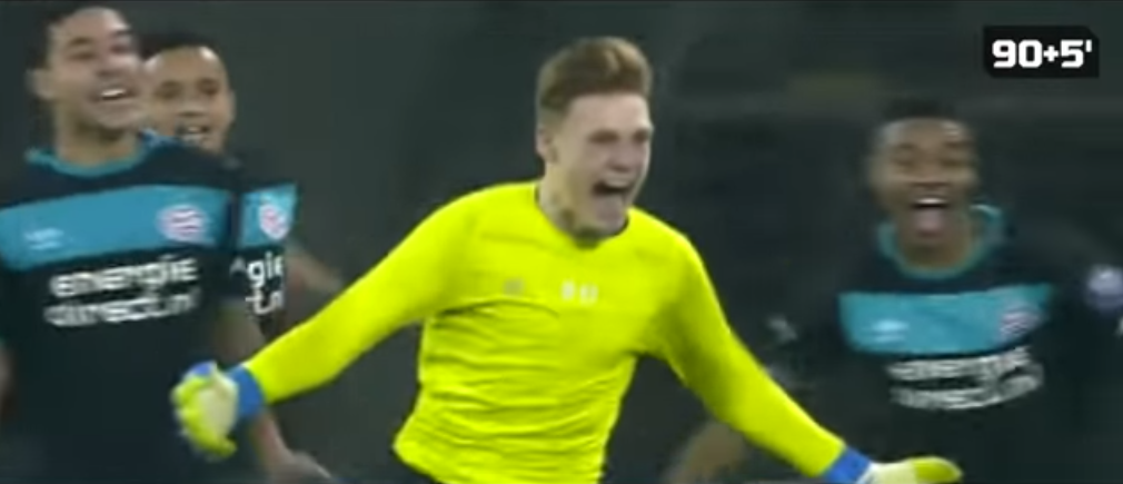 Krankzinnig einde bij pot PSV onder 17: doelman krijgt rood, aanvaller stopt penalty (video)