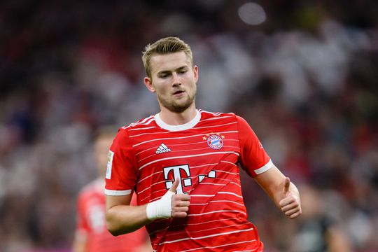 Matthijs de Ligt blijft geblesseerd achter in de kleedkamer bij Bayern - Mainz