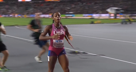 ⚡🎥 | Sha'Carri Richardson kan het zelf niet geloven: sprinttalent is snelste ooit op WK