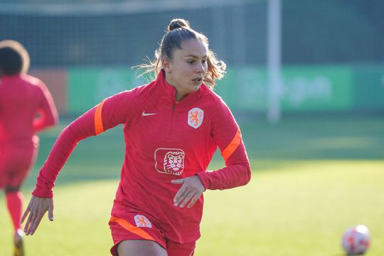 Dit is de opstelling van de Oranje Leeuwinnen voor oefeninterland tegen Denemarken: Lieke Martens in basis