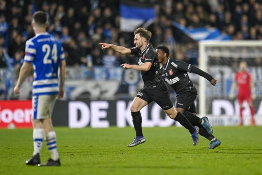 🎥 | MVV claimt alvast Puskas-award met deze goal van eigen helft door Mart Remans