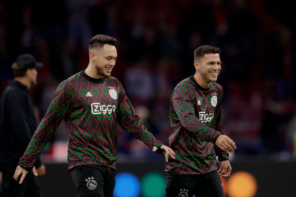 'Ajax wil deze 3 spelers zo snel mogelijk slijten, club neemt ze niet mee op trainingskamp'