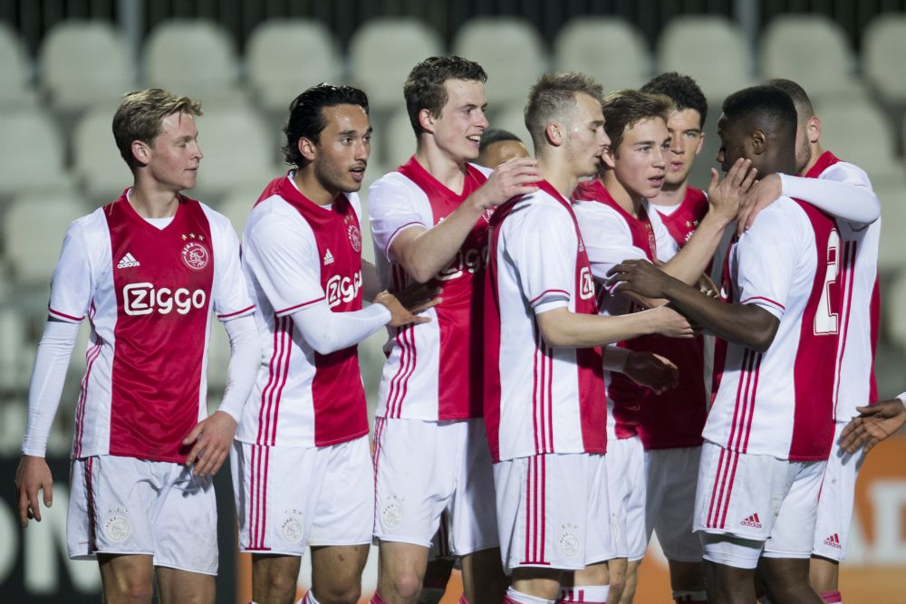 Jong Ajax wint door 2 goals van Walian van Jong FC Utrecht