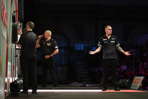 📸 | PDC frommelt wéér met naam Jimmy Hendriks, nu in aankondiging voor duel met Dolan