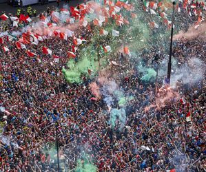 Zo was de sfeer tussen de Feyenoorders tijdens de huldiging (video's)