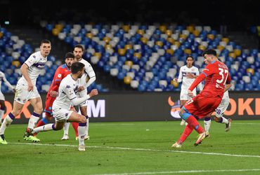 🎥 | Coppa Italia op z'n mooist: Napoli maakt met 9 man in 95e minuut gelijk tegen Fiorentina