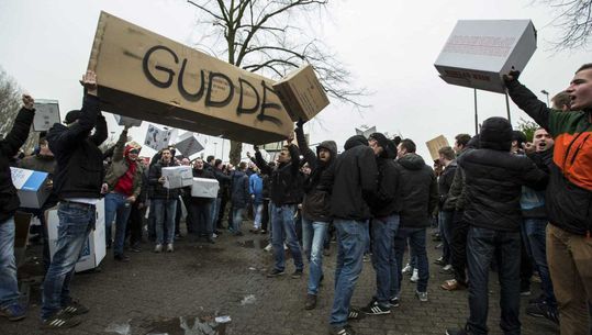 Protestmars Feyenoord-fans resulteert in stadionverboden