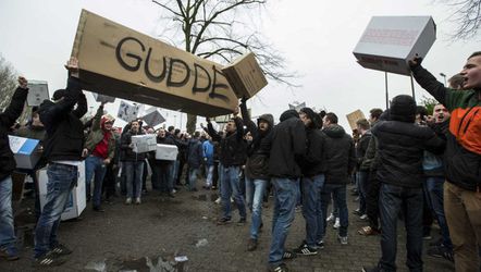 Protestmars Feyenoord-fans resulteert in stadionverboden