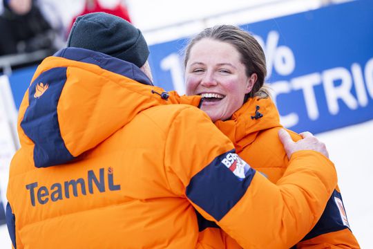 Skeletonster Kimberley Bos grijpt in Innsbruck 2e wereldbekerzege