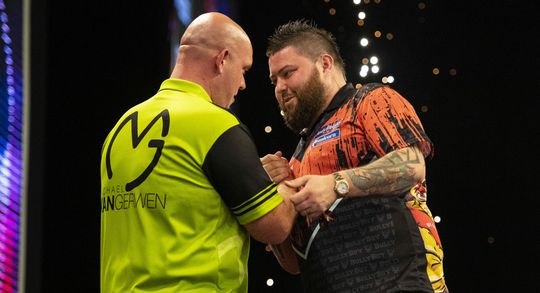 Zoveel 180's moeten Van Gerwen en Smith gooien om het toernooirecord te verbreken