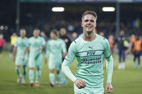 Rode kaart Go Ahead en goals Eran Zahavi en Joey Veerman helpen PSV naar finale KNVB Beker