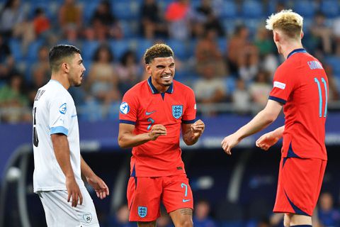 Jong Engeland walst over stuntploeg Israël heen en staat in de finale op het EK onder 21