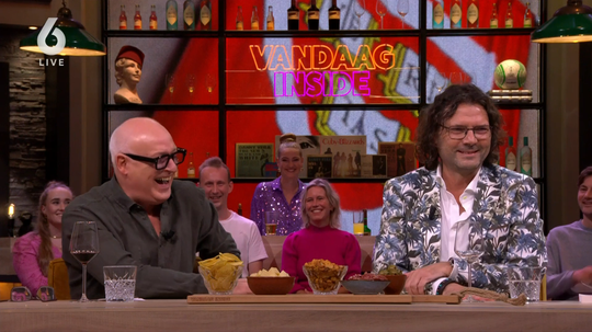 🎥​🤣​ | René van der Gijp lacht Wesley Sneijder keihard uit om Harvard-cursus