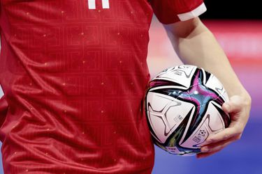 Titelverdediger en topfavoriet Portugal begint in Amsterdam EK zaalvoetbal met winst op Servië