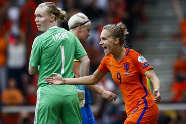 Miedema kopt Nederland op 1-0 voorsprong (video)