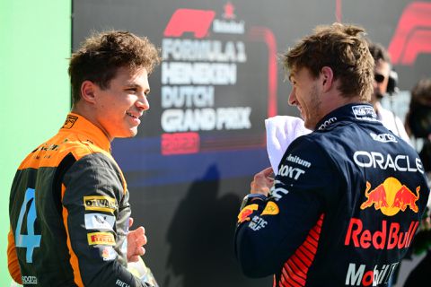 Vriend Lando Norris valt Max Verstappen af: 'Gewoon in je spiegels kijken'