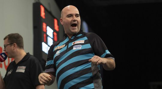 Grand Slam of Darts: Rob Cross heeft het maar even lastig met Ryan Joyce