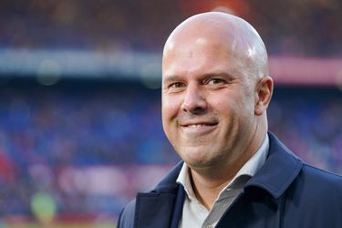 😂 | Fanatieke gym-ganger combineert Feyenoord én Ajax voor workout-outfit