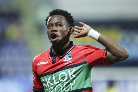 Jonathan Okita met vervroegde kerstvakantie: NEC-aanvaller heeft breuk in voet