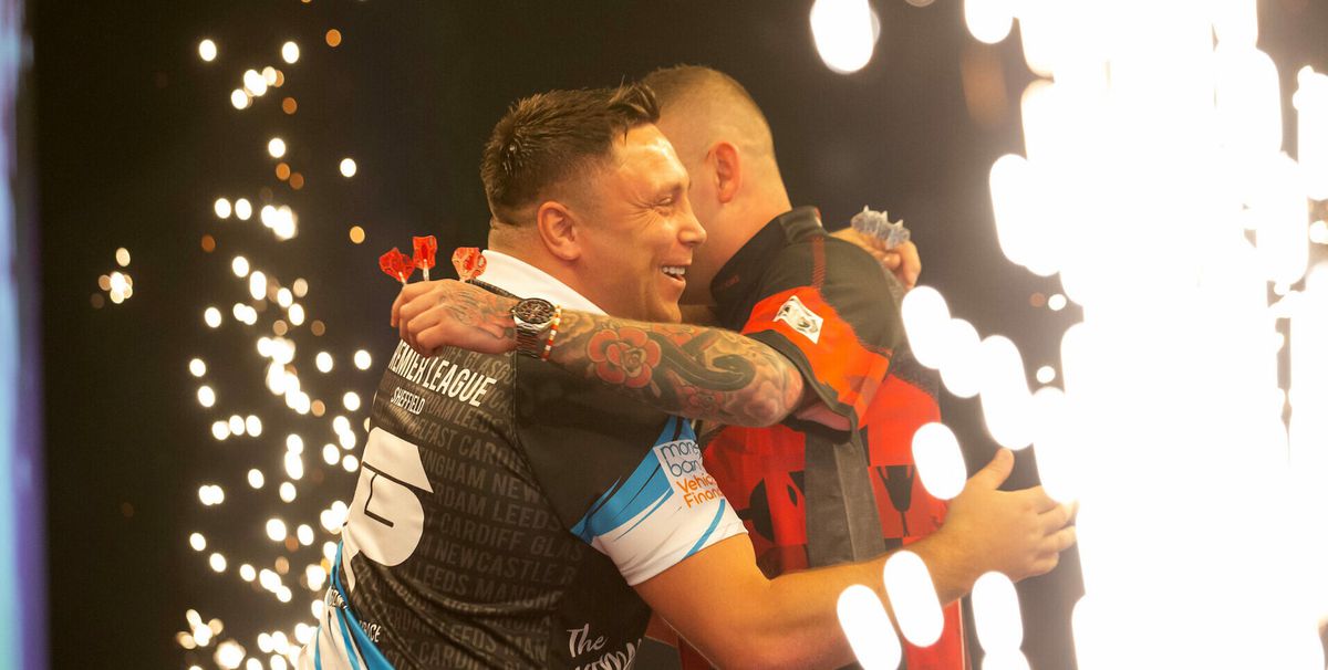 Gerwyn Price helpt landgenoot Jonny Clayton aan ticket voor play-offs Premier League