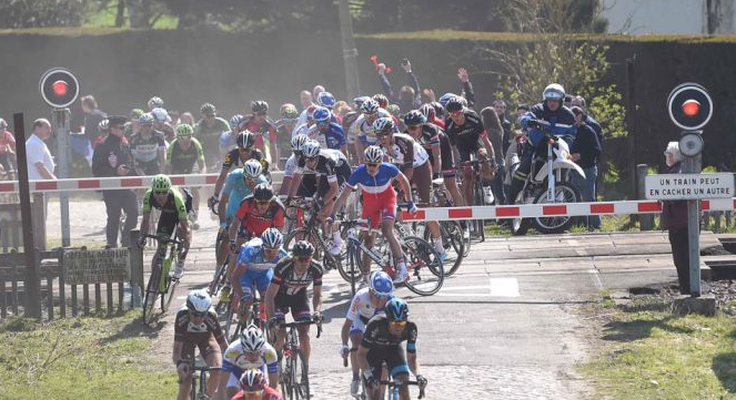 UCI wil niet dat renners slagbomen negeren en voert nieuwe regels in