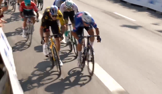 🎥 | Discussie na 3e etappe Tour de France: reed winnaar Jasper Philipsen zijn landgenoot Wout van Aert in de weg?