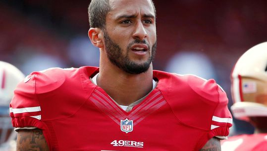 Footballer Kaepernick naar rechter vanwege discriminerende NFL-teams