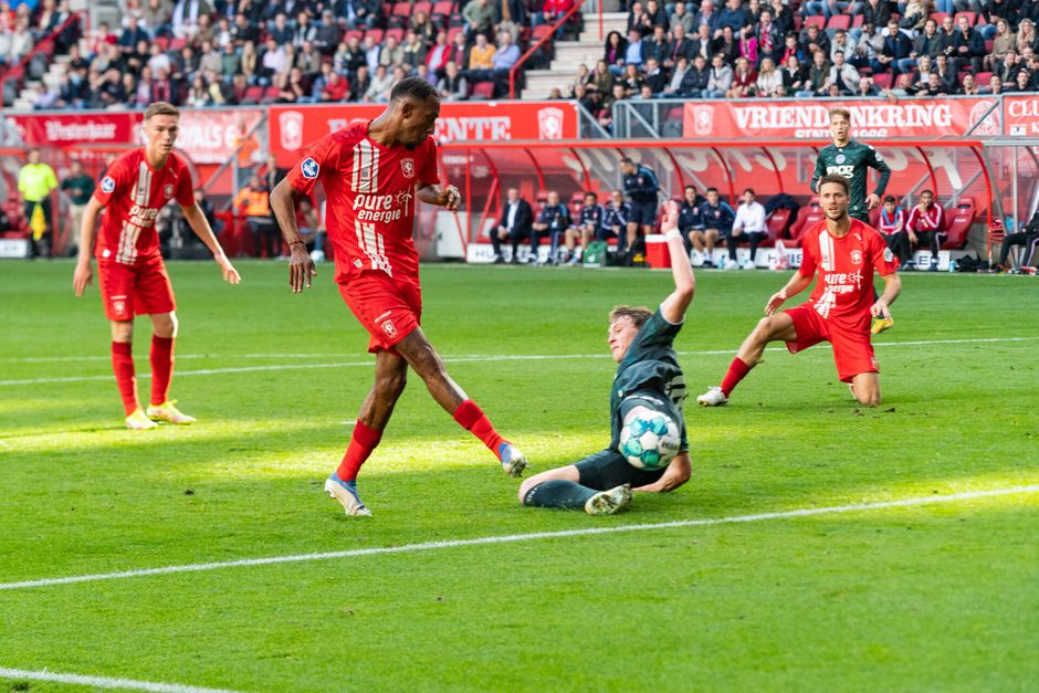 FC Twente overtuigt tegen FC Groningen: Ricky van Wolfswinkel prikt eindelijk doelpunt