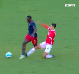 🎥 | 'Tackle van Tijjani Reijnders op Brian Brobbey is toch rood? Snap de kwaadheid wel'
