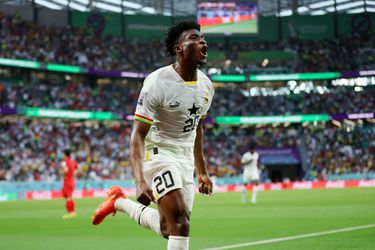 🎥 | Mohammed Kudus met zijn 1e WK-goal: rake kopbal van Ajacied voor Ghana tegen Zuid-Korea