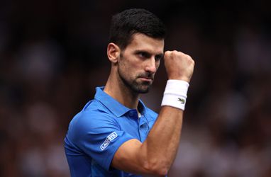 Novak Djokovic slaat zich naar finale van masterstoernooi van Parijs