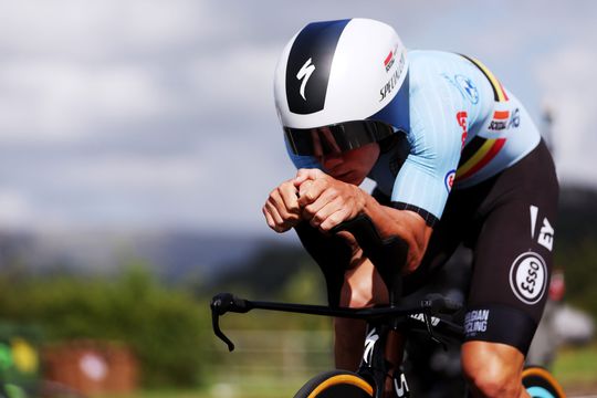 19-jarige Brit mengt zich tussen grote namen op WK-tijdrit: Evenepoel toch wereldkampioen