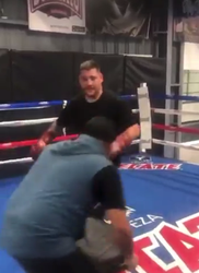 🎥 | Andy Ruiz Jr. slaat coach in het gezicht tijdens trainingssessie
