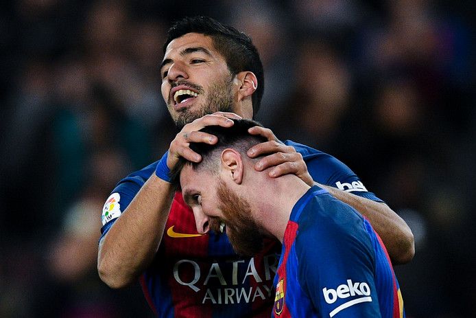 Messi en Suárez stelen de show in Catalaanse derby (video)