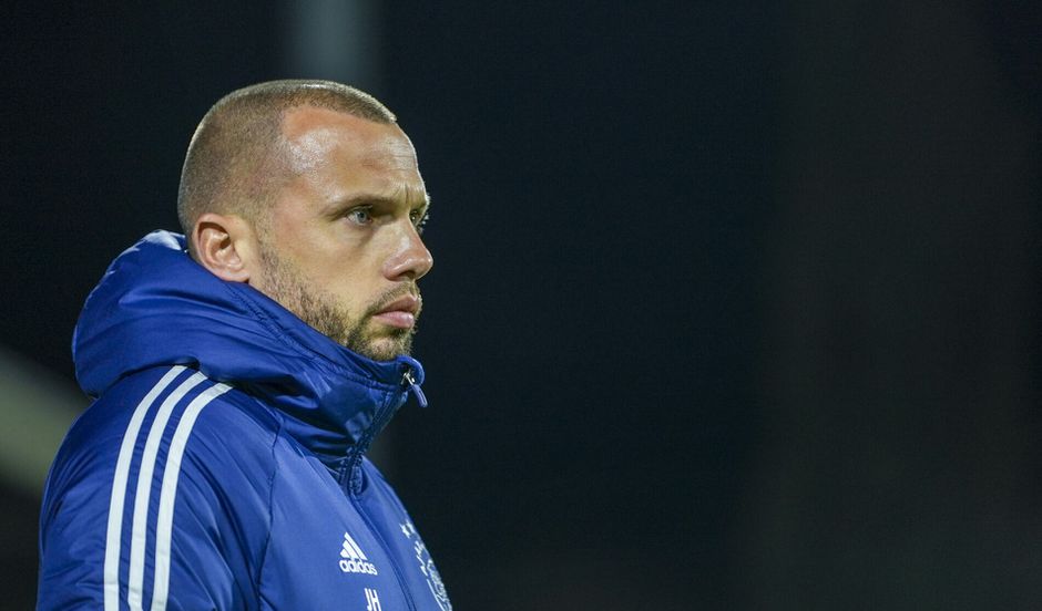 'Ajax schuift John Heitinga naar voren als tussenpaus, ook René Meulensteen gepolst'