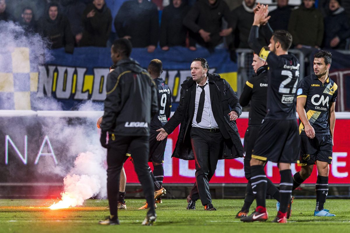 Willem II en NAC op het matje geroepen na vuurwerk tijdens derby