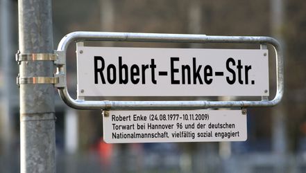 Oranje speelt in 'Robert-Enke-Strasse' tegen Duitsland