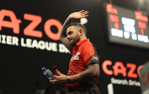 Darter Joe Cullen reist voortaan wel per boot: 'Schiphol raakte 2 keer mijn bagage kwijt'