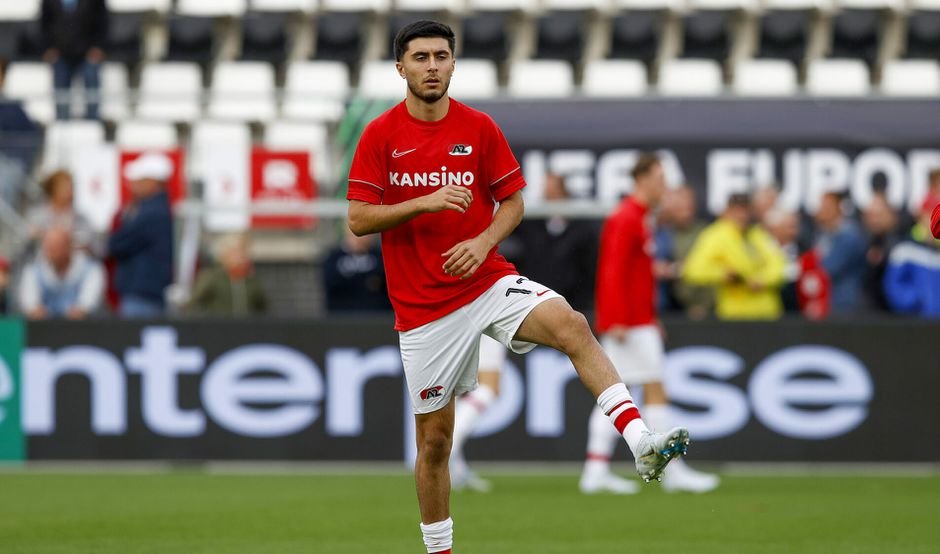 Wie is Yusuf Barasi, de spits van AZ die tegen Vaduz in de basis staat?