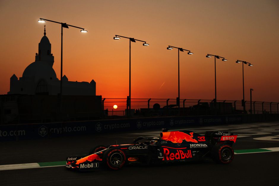 Verstappen is op snellere banden langzamer dan Hamilton (maar het is pas VT2)
